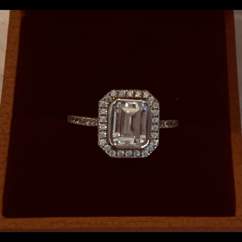 ❤️ Emerald Ring